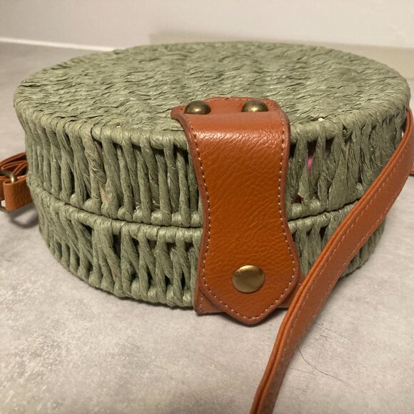 Green Wicker Lined Cross-body Handbag - EUC - Picture 9 of 9